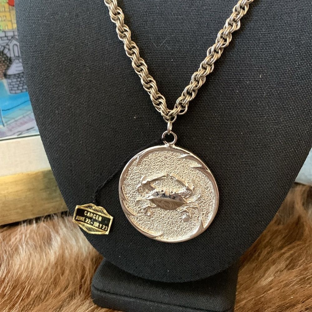 1970’s Vintage Dual Link Silver Tone Zodiac Cancer Crab Necklace - Picture 3 of 9